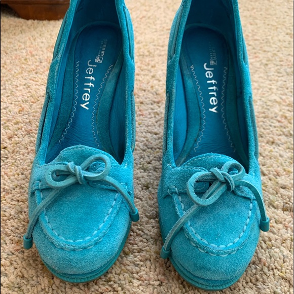 Sperry’s gorgeous and comfortable, soft, always get compliments Look like new. - Picture 2 of 4